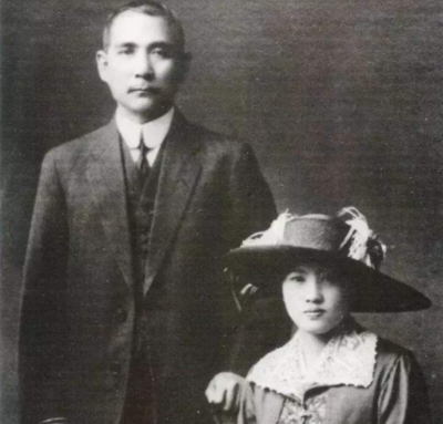 經典民國時期老照片,圖二犯人被處決,圖三孫中山宋慶齡合照