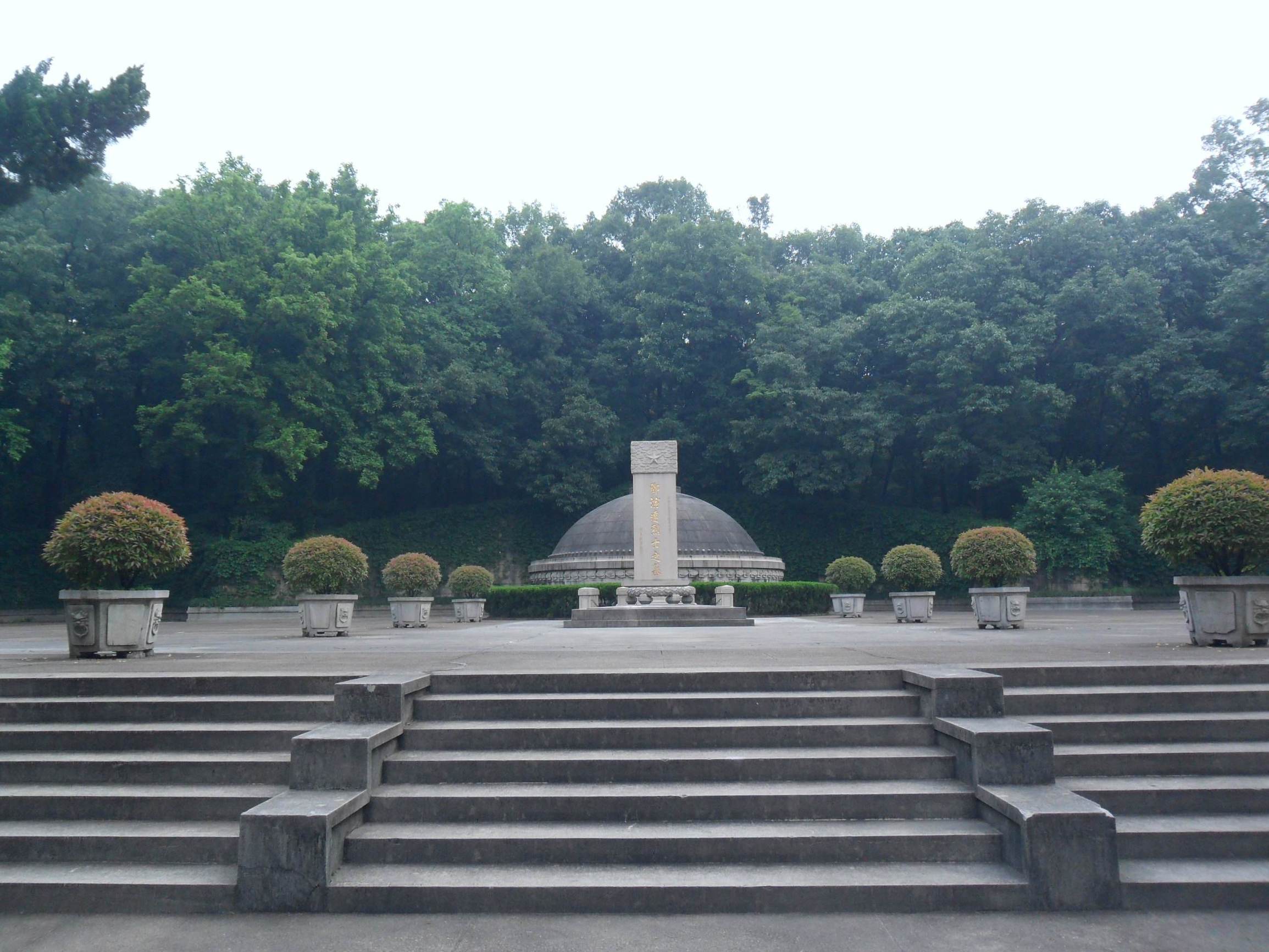 尋訪鄧演達(dá)墓地:宏偉壯觀,埋骨處緊依中山陵!